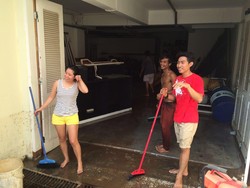 Banjir Surut, Penghuni Pantai Mutiara Bersih-bersih Rumah