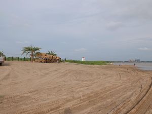 Ada Pantai di Tepi Sungai Mekong