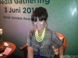 Ajarkan Tanggung Jawab, Ersa Mayori Bolehkan Anak Main Setelah Kerjakan PR