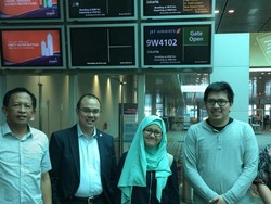 Penampakan Dua Pendiri Teman Ahok Saat Tertahan di Bandara Singapura