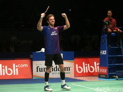 Aksi Lempar Kaos yang Bikin Jan O Jorgensen Diserang Netizen Malaysia