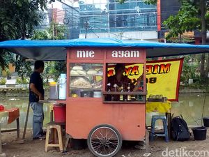 Bangganya Ayu Mei Kepada Ibunda yang Gigih Bekerja dan Beribadah Bangganya Ayu Mei Kepada Ibunda yang Gigih Bekerja dan Beribadah