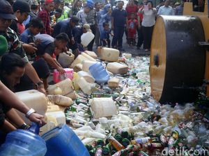 Jelang Ramadan, Ribuan Botol Miras Dimusnahkan Jelang Ramadan, Ribuan Botol Miras Dimusnahkan