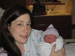 Paniknya Jenn karena Disebut Kena HIV Saat Hamil, Untunglah Itu Diagnosis Palsu