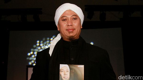 Opick Rilis Album Sang Maha Cahaya