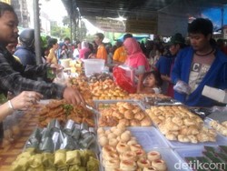 Jelang Buka Puasa, Pedagang Takjil Benhil Panen Rezeki
