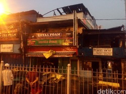 Selain 2 Ruko, Sekretariat RW Juga Terbakar di Jatinegara