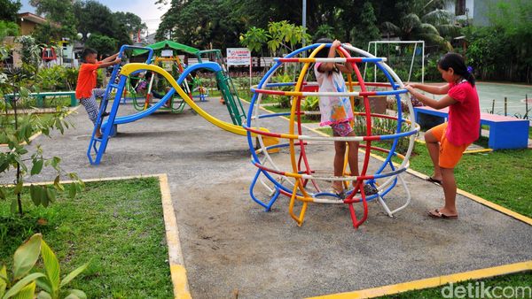 Melihat RPTRA di Kebon Pala