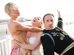 Pasca Putus Cinta, Taylor Swift Jadi Wedding Crasher di Pernikahan Penggemar