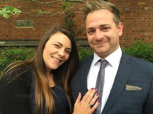 Pasangan Gelar Pernikahan Social Media Pertama di Inggris, Seperti Apa?