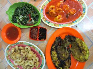 Eman 4 Sekawan: Gurih Enak Ikan Baronang Bakar Bumbu Kuning