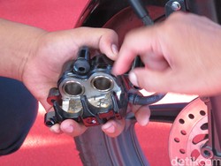 Penting Nih Jangan Sampai Salah, Ini Cara Merawat Cakram Motor