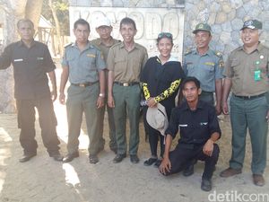 Saat Menteri Susi Saksikan Dua Komodo Buas Makan Kambing