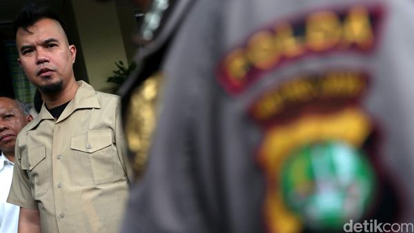 Ahmad Dhani Sambangi Mapolda Metro Jaya