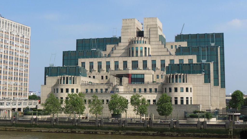 Penampakan Markas James Bond Penampakan Markas James Bond