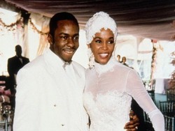 Terungkap! Ada Kisah Cinta Antara Whitney Houston dan Eddie Murphy