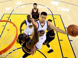 Warriors Lumat Cavs di Game II, Kini Unggul 2-0