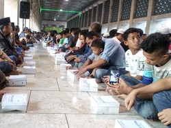 Masjid Istiqlal Sediakan 3.000 Porsi untuk Berbuka Puasa