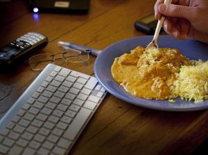 Fakta Tentang Hobi Ngemil di Malam Hari