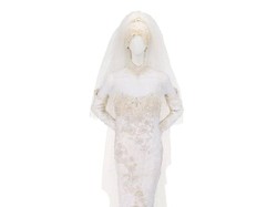 Gaun Pengantin Whitney Houston di Tahun 1992 Akan Dilelang ke Publik