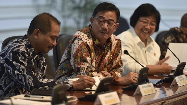 Saling Bajak Politikus 'Kutu Loncat' untuk Tim Sukses Capres