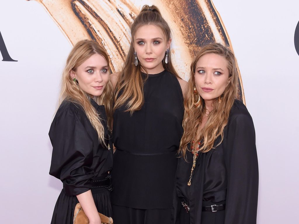 Mary-kate, Ashley & Elizabeth Olsen Bergaun Serba Hitam Untuk CFDA Awards