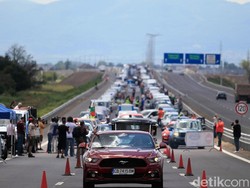 Konvoi Mobil Ford Cetak Rekor Dunia