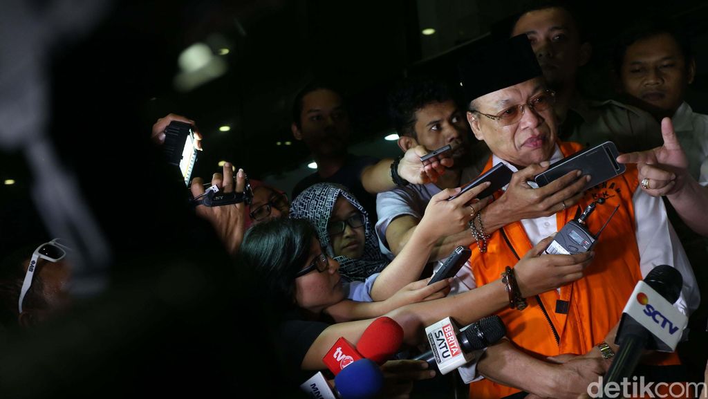 KPK Tahan Mantan Ketua DPRD Riau KPK Tahan Mantan Ketua DPRD Riau