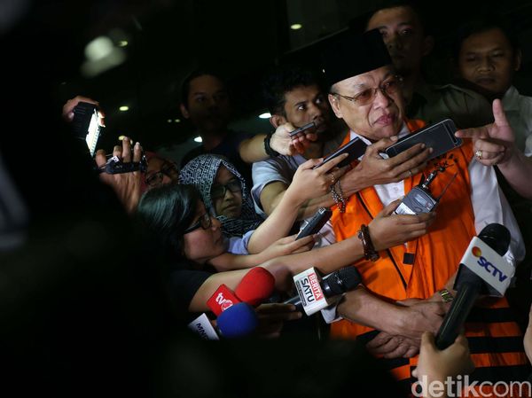 KPK Tahan Mantan Ketua DPRD Riau