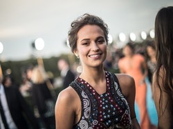 Jadi Ibu Hamil, Peran Terberat Buat Alicia Vikander
