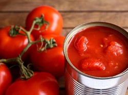 Ketika Makanan Dijadikan Senjata, Ada Granat Alpukat hingga Bom Saus Tomat!