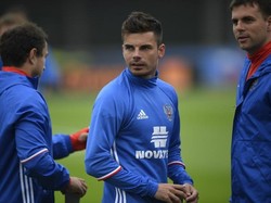 Sedang Liburan lalu Dipanggil Timnas, Pemain Rusia Ini Terpaksa Pinjam Sepatu