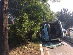 Ada Evakuasi Feeder di Buncit, TransJ Koridor VI Harus Keluar Jalur Busway