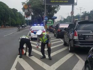 Tega Nian Orang ini, Tebar Paku di Ruas Arteri Pejompongan