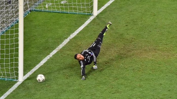 Keylor Navas Akan Jalani Operasi