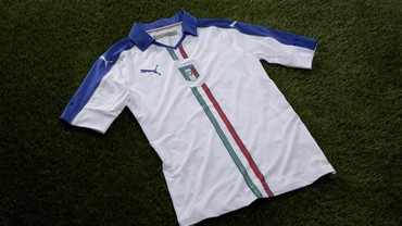 Seragam Yang Klasik dari Italia Seragam Yang Klasik dari Italia