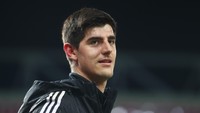 Thibaut Courtois menghentikan penalti Messi saat masih berseragam Atletico Madrid. (Foto: Getty Images Sport/Julian Finney)