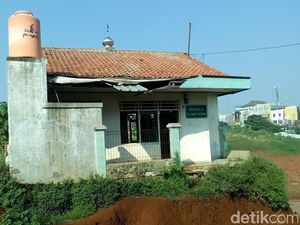 Ini Musala Al-Ismati Rachman yang Masih Berdiri Tegak di Tengah Proyek Tol Cijago