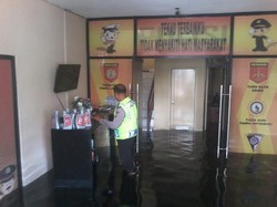 Kantor Polisi Muara Baru Terendam Rob, Kapolsek: Pelayanan Tetap Berjalan