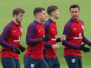 Inggris Diselubungi Tekanan, Kesempatan untuk Wales