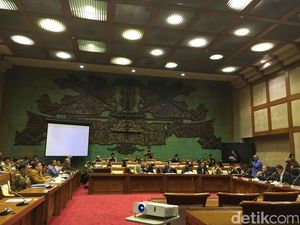 Menkeu, Bappenas, BI, dan BPS Kumpul di DPR Bahas APBNP-2016