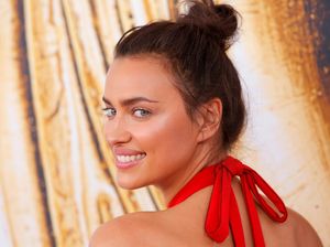Irina Shayk Dikabarkan Hamil Anak Bradley Cooper