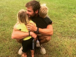 Foto Chris Hemsworth dan 3 Anaknya Ini Buat Hati Wanita Meleleh