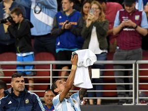 Gol Di Maria untuk Mendiang Neneknya Gol Di Maria untuk Mendiang Neneknya