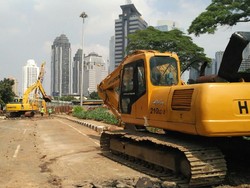Begini Penampakan Proyek Pemasangan Tiang Pancang di Lingkar Semanggi