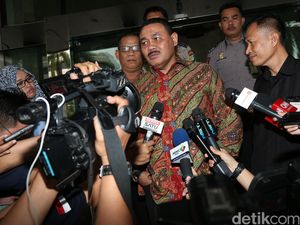 Ongen Sangaji Usai Jalani Pemeriksaan di KPK Ongen Sangaji Usai Jalani Pemeriksaan di KPK