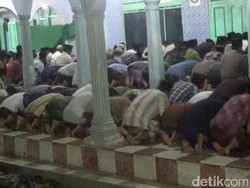 Menengok Salat Tarawih Tercepat di Blitar