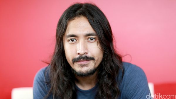 Gondrong dan Berewok, Jati Diri Marcello Tahitoe