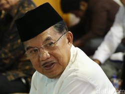 Wapres JK Salat Tarawih di Masjid Agung Sunda Kelapa