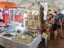 Belanja Seru di Pasar Malam Chiang Mai